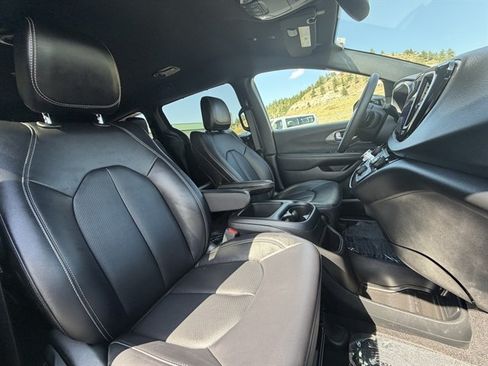 Used 2025 Chrysler Pacifica Select FWD image 46