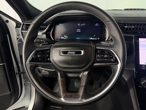 Certified 2022 Jeep Grand Cherokee Overland AWD/4WD image 15