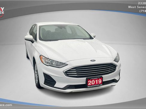 Used 2019 Ford Fusion S image 3