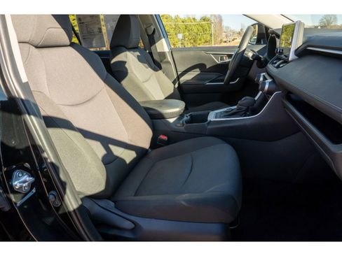Used 2025 Toyota RAV4 XLE image 16