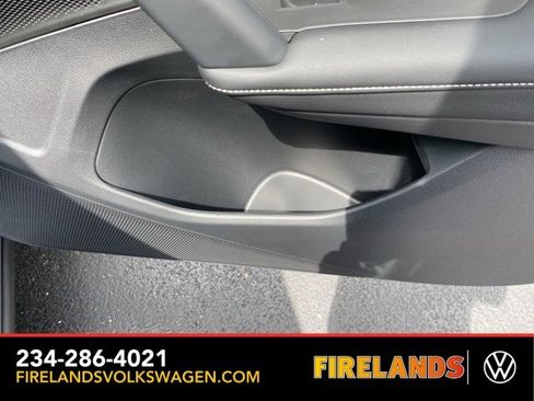 New 2025 Volkswagen Tiguan SE image 47