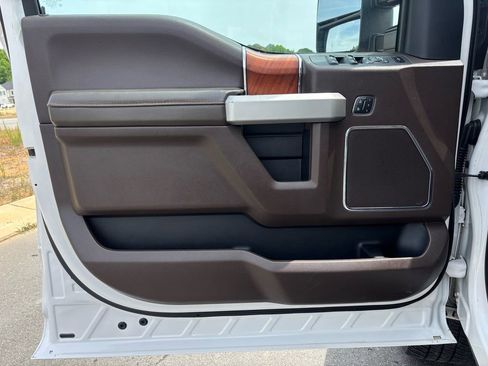 Used 2019 Ford F350 King Ranch w/ King Ranch Ultimate Package AWD/4WD image 17