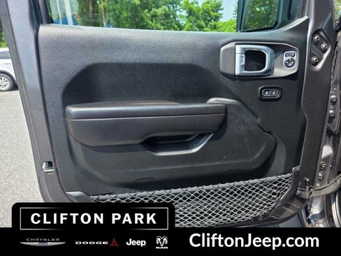 Used 2021 Jeep Gladiator Mojave AWD/4WD image 9