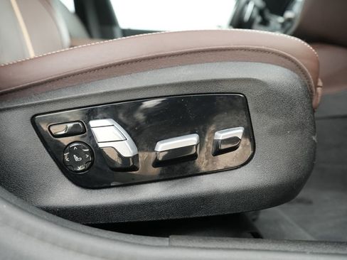 Used 2021 BMW 530e xDrive w/ Executive Package image 14