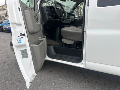Used 2017 Chevrolet Express 3500 LT w/ LT Preferred Equipment Group RWD image 35