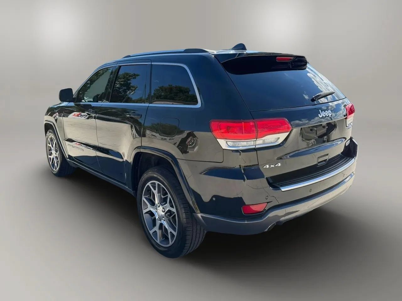 Used 2018 Jeep Grand Cherokee Limited AWD/4WD image 5