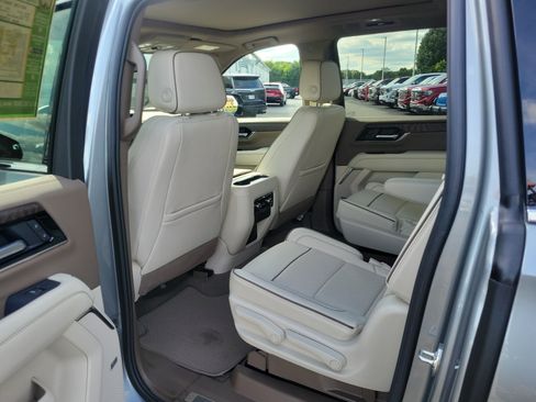 Used 2025 GMC Yukon XL Denali w/ Sun & Power Step Package AWD/4WD image 13