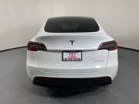 Used 2022 Tesla Model Y Long Range image 5