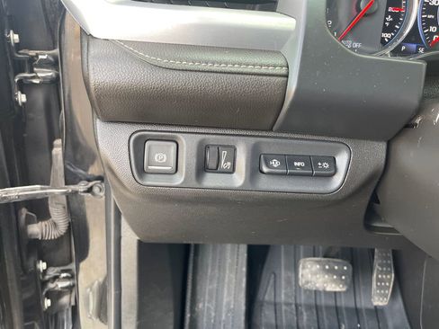 Used 2020 GMC Acadia SLT w/ Driver Alert Package II image 12