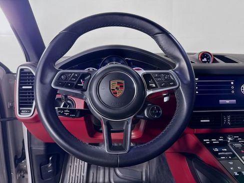 Used 2023 Porsche Cayenne Coupe image 12