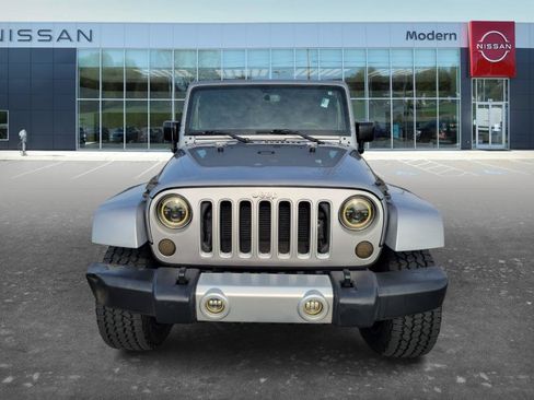 Used 2016 Jeep Wrangler Unlimited Sahara w/ Connectivity Group AWD/4WD image 2
