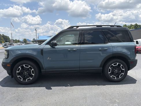 Used 2022 Ford Bronco Sport Outer Banks w/ Tech Package AWD/4WD image 2
