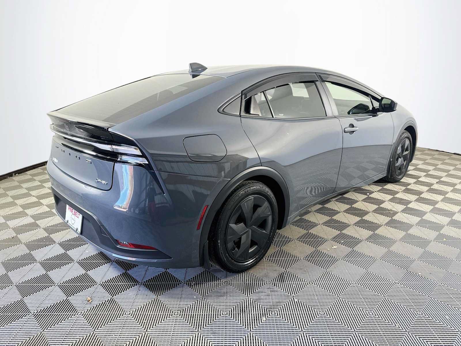 Used 2025 Toyota Prius Plug-In Hybrid FWD image 4