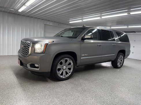 Used 2019 GMC Yukon XL Denali w/ Open Road Package AWD/4WD image 4