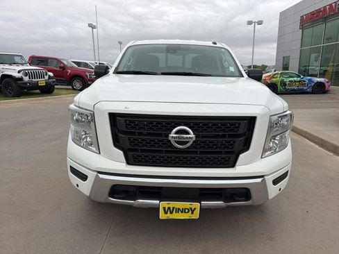 Used 2021 Nissan Titan SV w/ SV Convenience Package AWD/4WD image 2