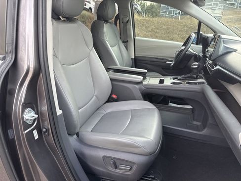 Used 2021 Toyota Sienna XLE image 32