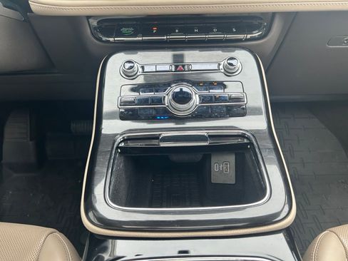 Used 2022 Lincoln Nautilus Reserve AWD/4WD image 19