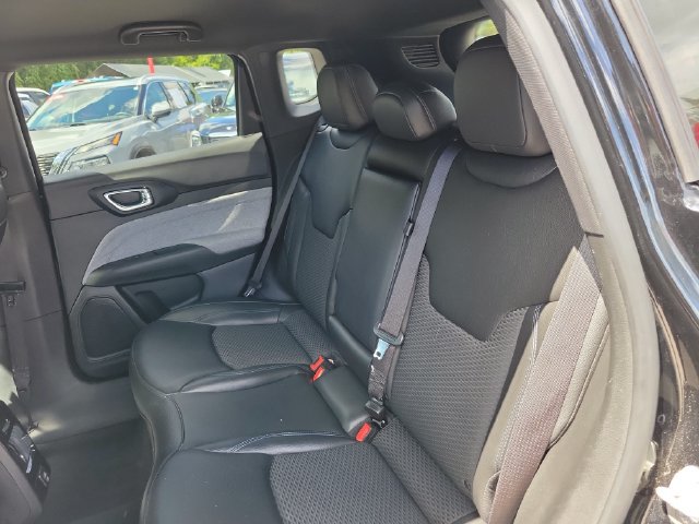 Used 2024 Jeep Compass Latitude AWD/4WD image 12