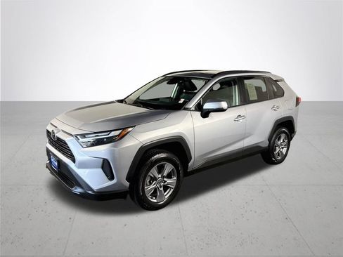 Used 2022 Toyota RAV4 XLE w/ Convenience Package AWD/4WD image 2