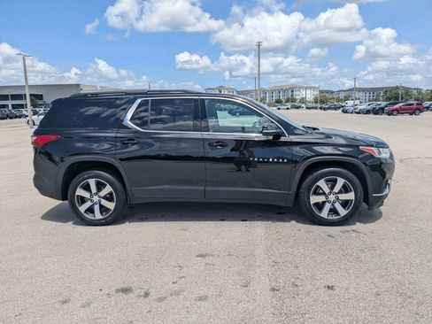 Used 2019 Chevrolet Traverse LT w/ LT Premium Package FWD image 4