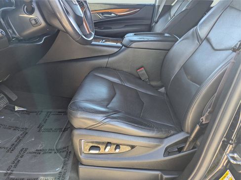 Used 2017 Cadillac Escalade ESV Luxury image 19