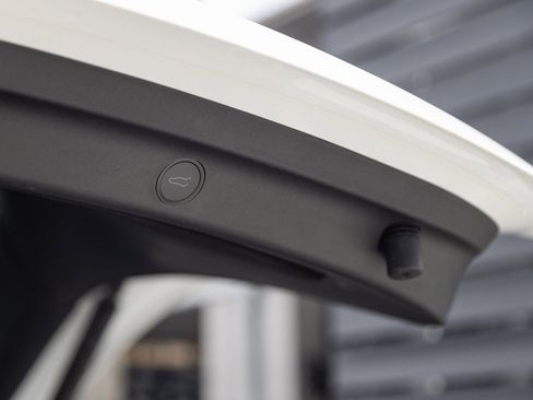 Used 2022 Tesla Model Y Long Range image 28