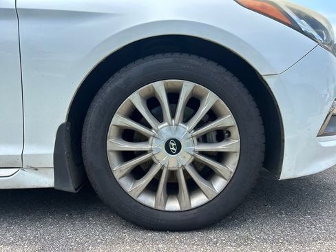 Used 2015 Hyundai Sonata Limited w/ Option Group 05 FWD image 4
