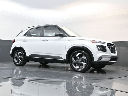 Certified 2025 Hyundai Venue Limited image 21