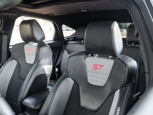 Used 2018 Ford Focus ST w/ Equipment Group 401A image 16