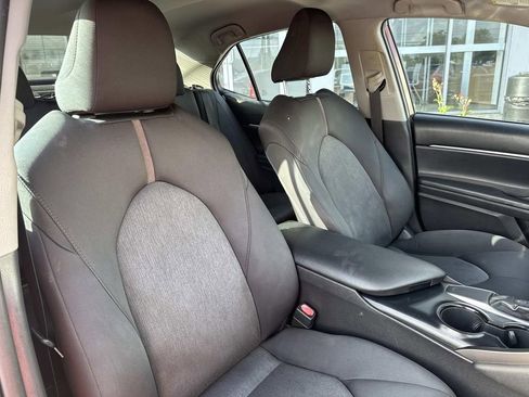 Used 2018 Toyota Camry LE FWD image 11