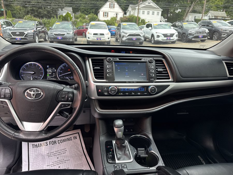 Used 2018 Toyota Highlander XLE AWD/4WD image 24