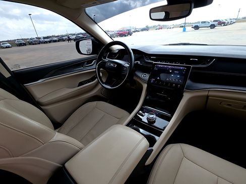 Used 2021 Jeep Grand Cherokee L Limited image 16