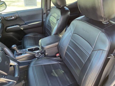 Used 2021 Toyota Tacoma TRD Sport image 11