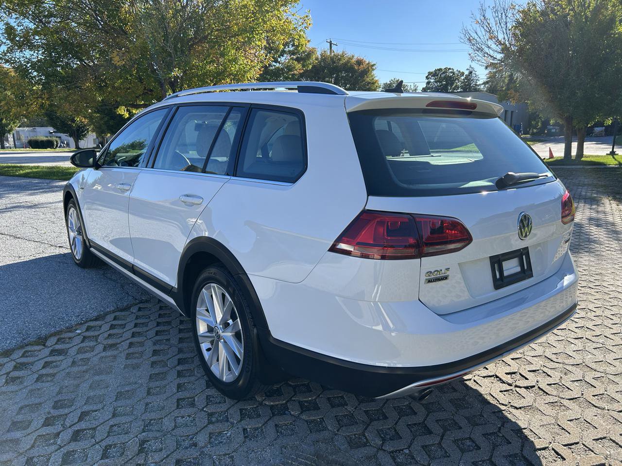 Used 2017 Volkswagen Golf Alltrack S AWD/4WD image 7