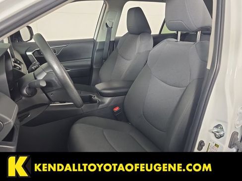 Used 2025 Toyota RAV4 XLE AWD/4WD image 23