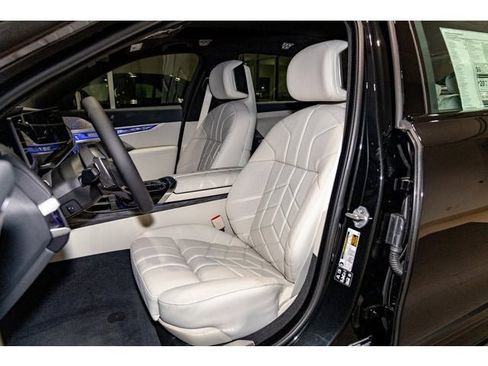 New 2026 BMW 760i xDrive w/ Executive Package image 76