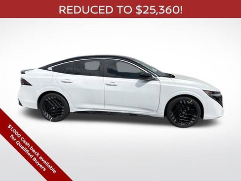New 2026 Nissan Sentra SR w/ Floor Mat Package FWD image 3