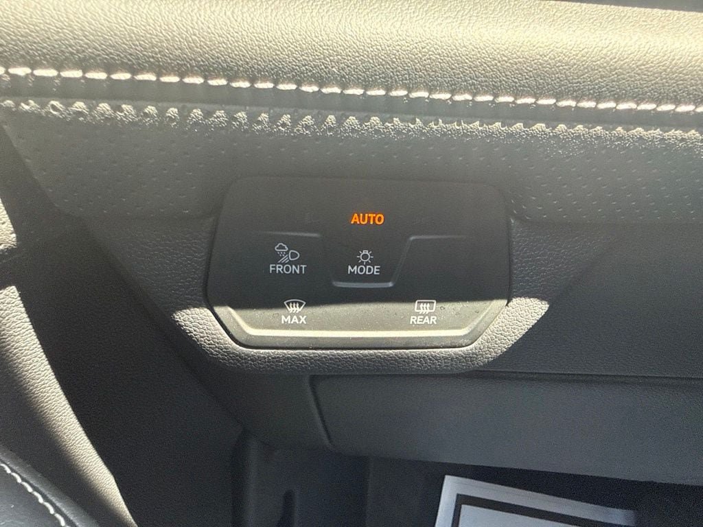 Used 2026 Volkswagen Atlas SE FWD image 25