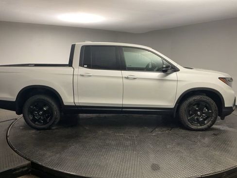 New 2026 Honda Ridgeline Black Edition image 8