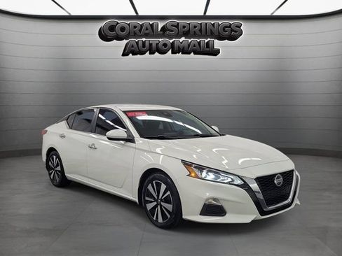 Used 2021 Nissan Altima 2.5 SV FWD image 1