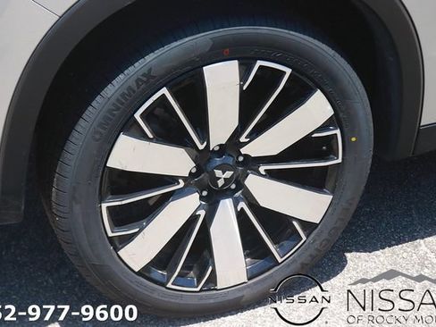 Used 2025 Mitsubishi Outlander SE AWD/4WD image 7