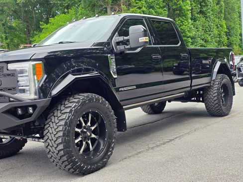 Used 2019 Ford F350 Platinum w/ Platinum Ultimate Package AWD/4WD image 3
