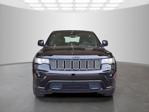 Used 2019 Jeep Grand Cherokee Altitude image 2