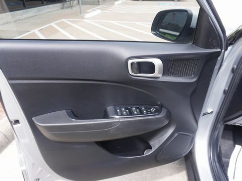 Used 2022 Hyundai Venue SE w/ Cargo Package image 8