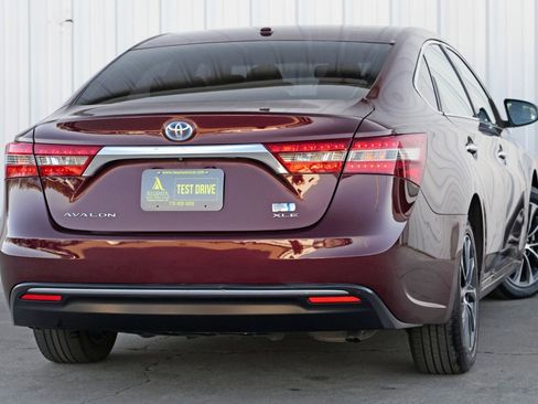 Used 2018 Toyota Avalon XLE Premium image 4