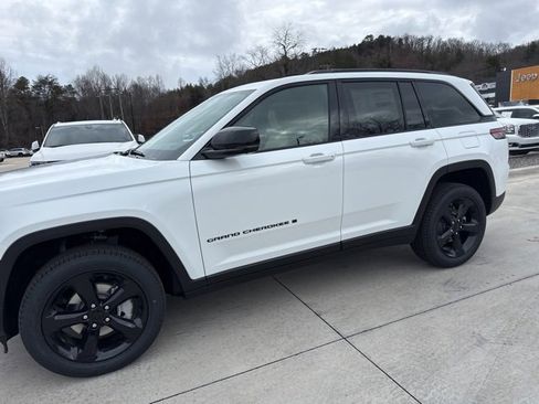 New 2025 Jeep Grand Cherokee Limited image 11