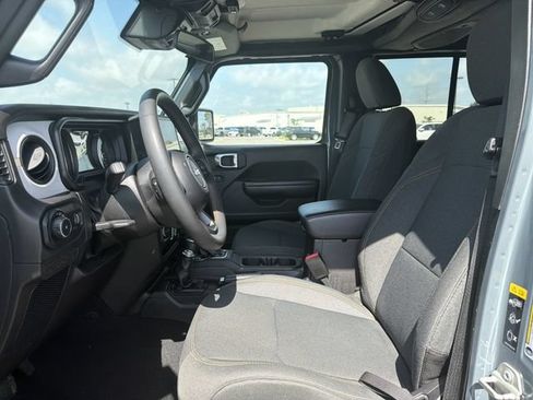 Used 2024 Jeep Wrangler Unlimited Sport AWD/4WD image 9