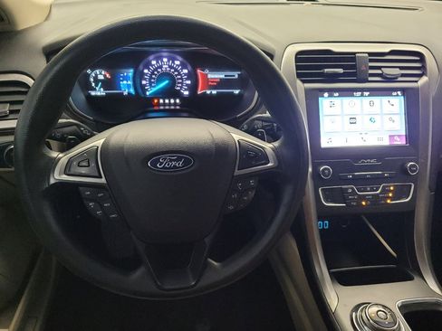 Used 2019 Ford Fusion SE FWD image 22