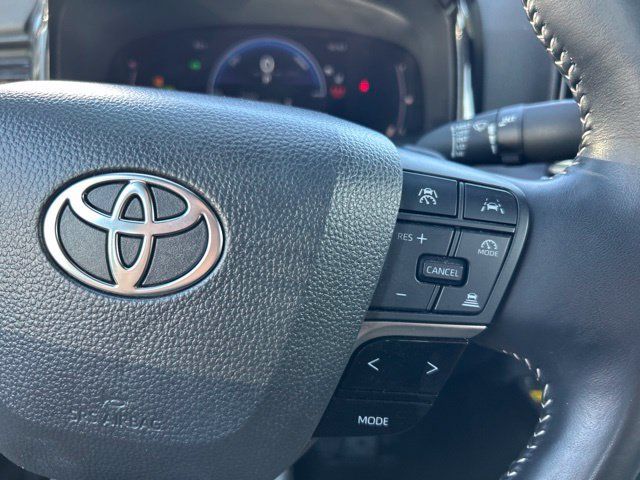 Used 2025 Toyota Camry SE FWD image 17