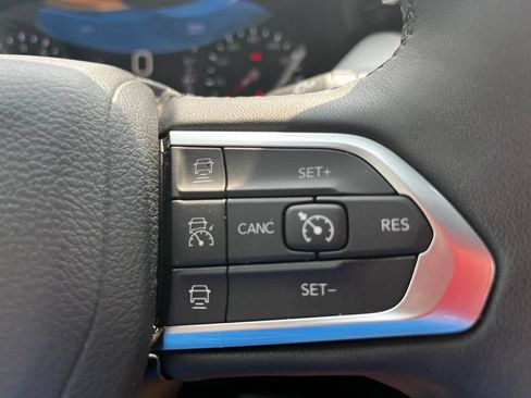 Used 2025 Jeep Compass Limited AWD/4WD image 14